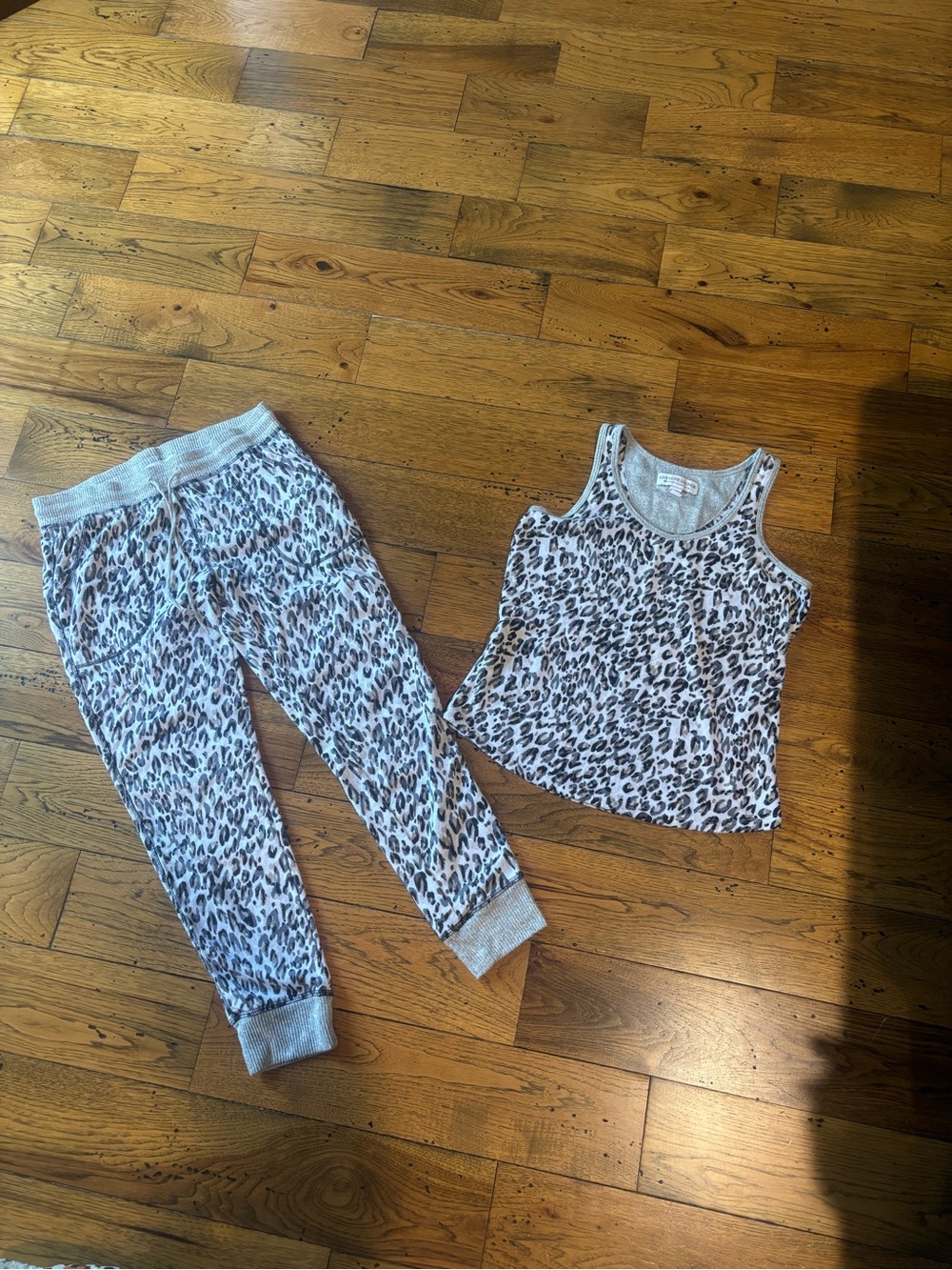 Karen Neuburger Women’s Grey Leopard Print Pajama Tank & Jogger Set Size M